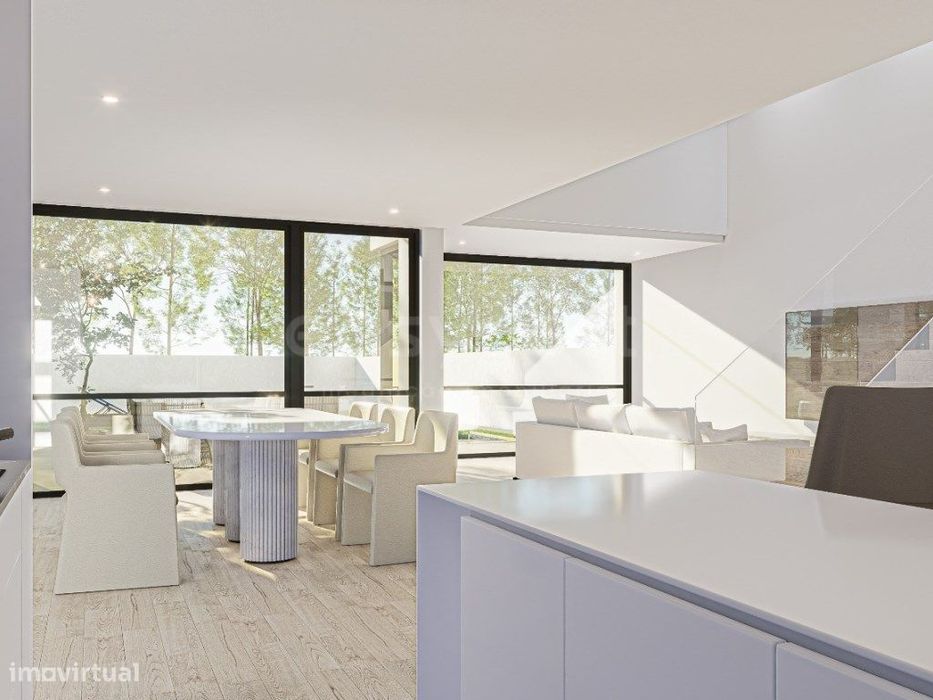 Lote 425 m2 para construção de moradia com 3 pisos, garagem e piscina