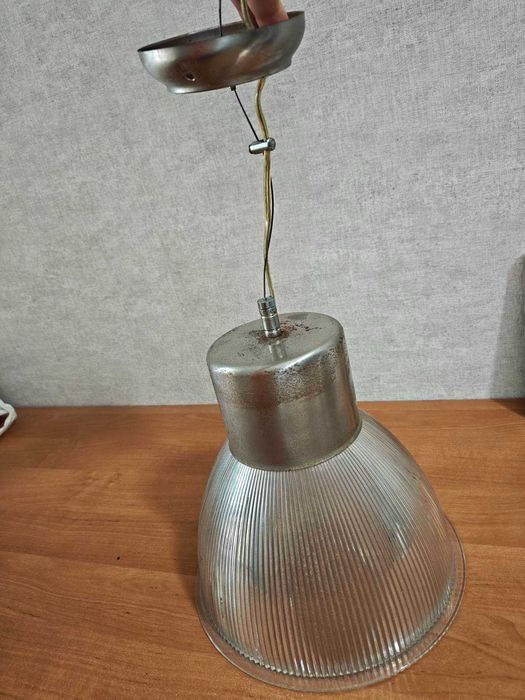 Люстра. Светильник б/у 100 гривен.
