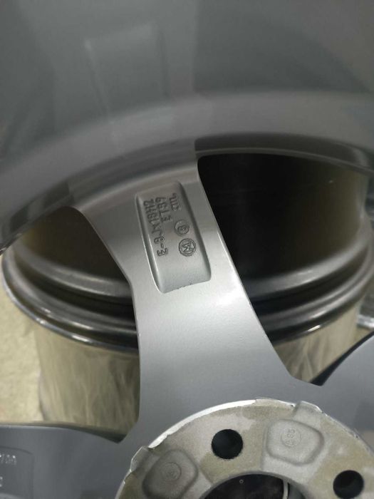 Диски 5*112 R18 DIA66,6 ET39 8J оригінал Audi VW Skoda