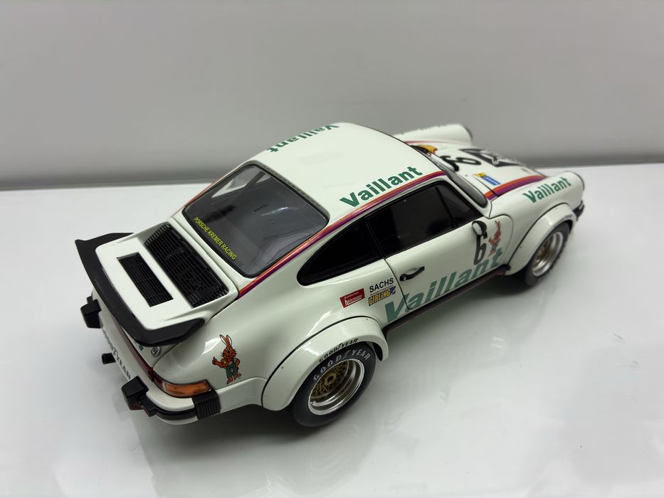 Модель Porsche RSR 1:18 Schuco