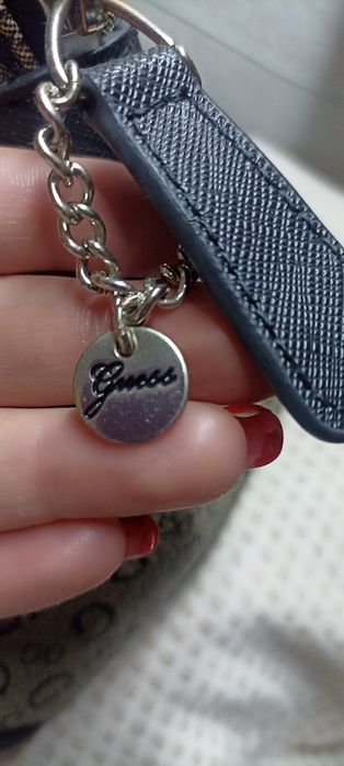Продам сумку GUESS .
