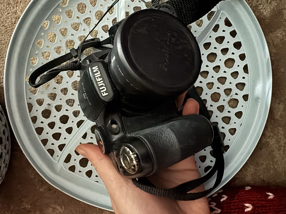 Фотоапарат: Fujifilm FinePix S1500.