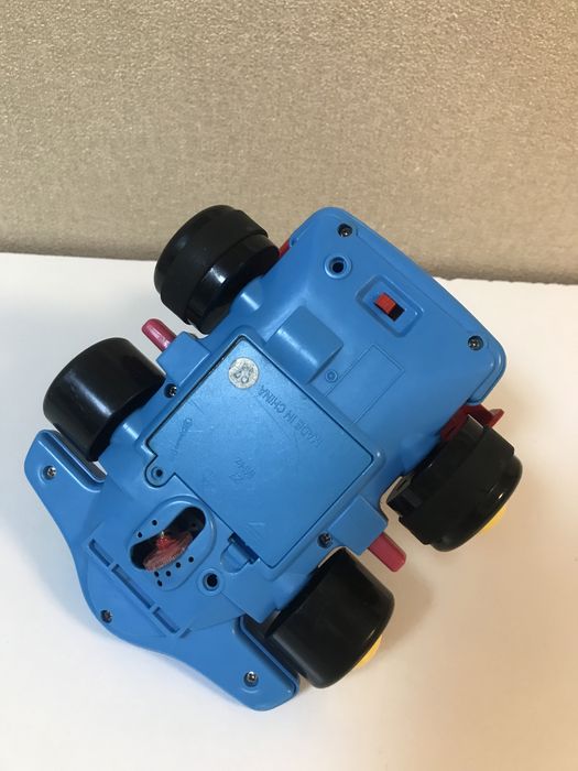 Гоночна  машина на батарейках