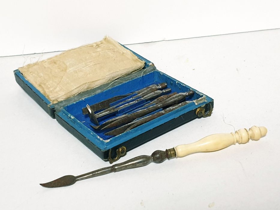 Antigo estojo de conjunto de tratamento dentario Touron Paris