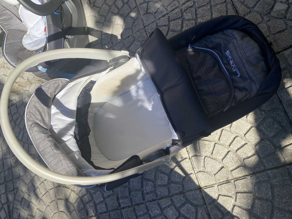 Trio Chicco (Carrinho bébé, alcofa e babycoque)  Usado