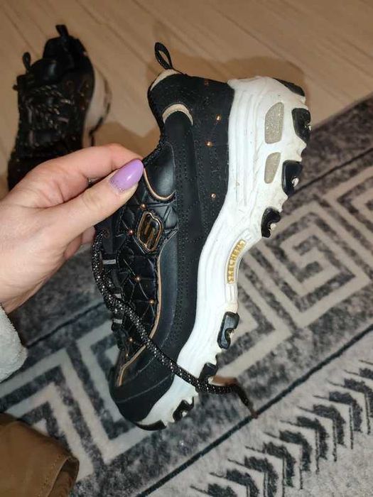Oryginalne sneakersy D'lites Glamour Feels od Skechers rozm. 37,5.