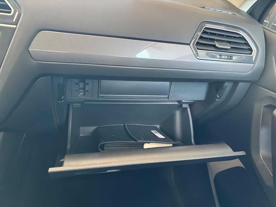 Volkswagen Tiguan      2022