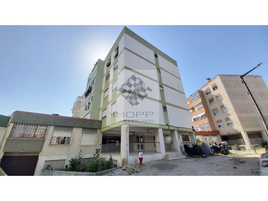 Apartamento para arrendar em Largo António Aleixo - Odivelas