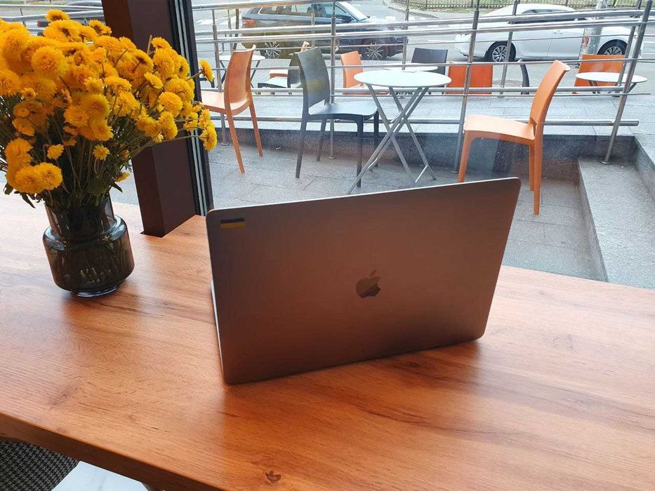 Продаю 16-дюймовий MacBook Pro (2018, США, Каліфорнія)