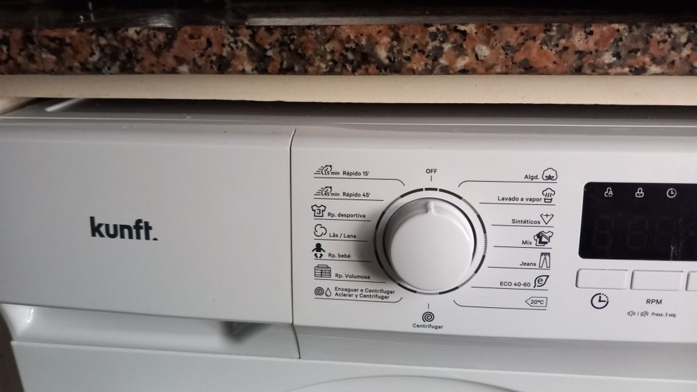 Máquina de lavar roupa, usada apenas 4 vezes