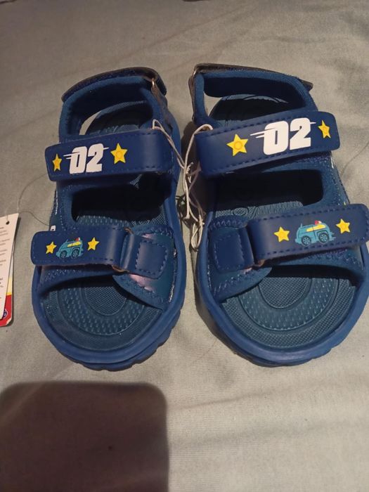 Nowe sandałki dla chłopczyka