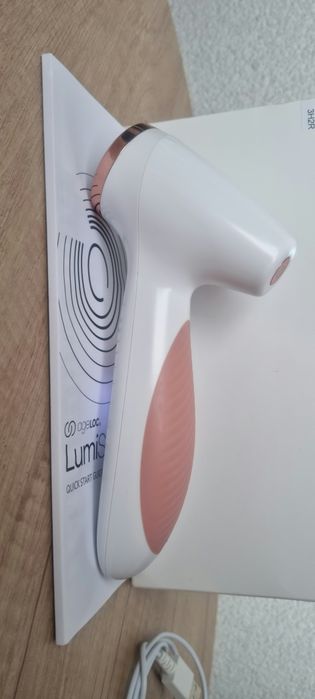 LumiSpa iO urządzenie  do twarzy