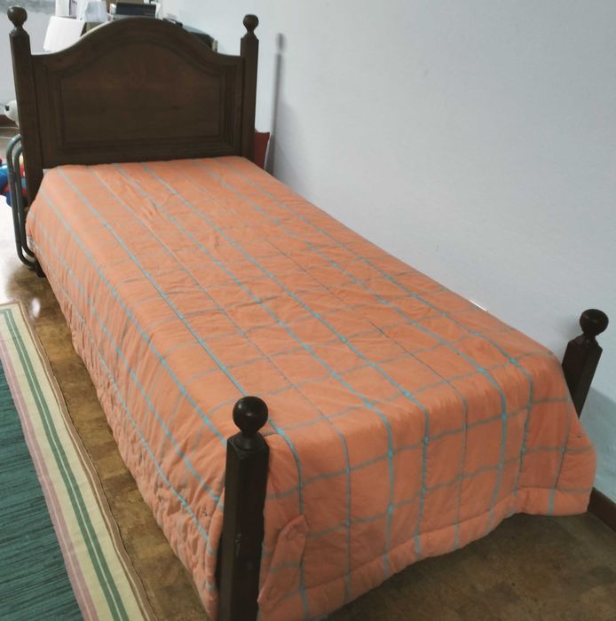 Cama de Solteiro em madeira maciça - castanho