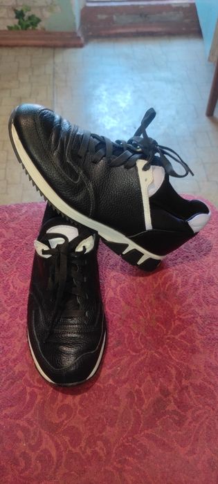 Продам Женские кожаные кроссовки фирмы "МИДа" б/у.ОЛХ доставка +50гр.