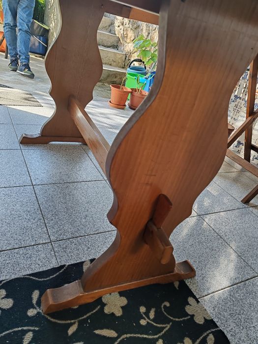 Mesa de cozinha em madeira