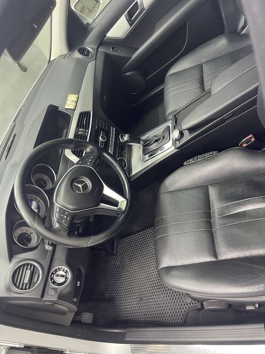 Mercedes-Benz C- Class