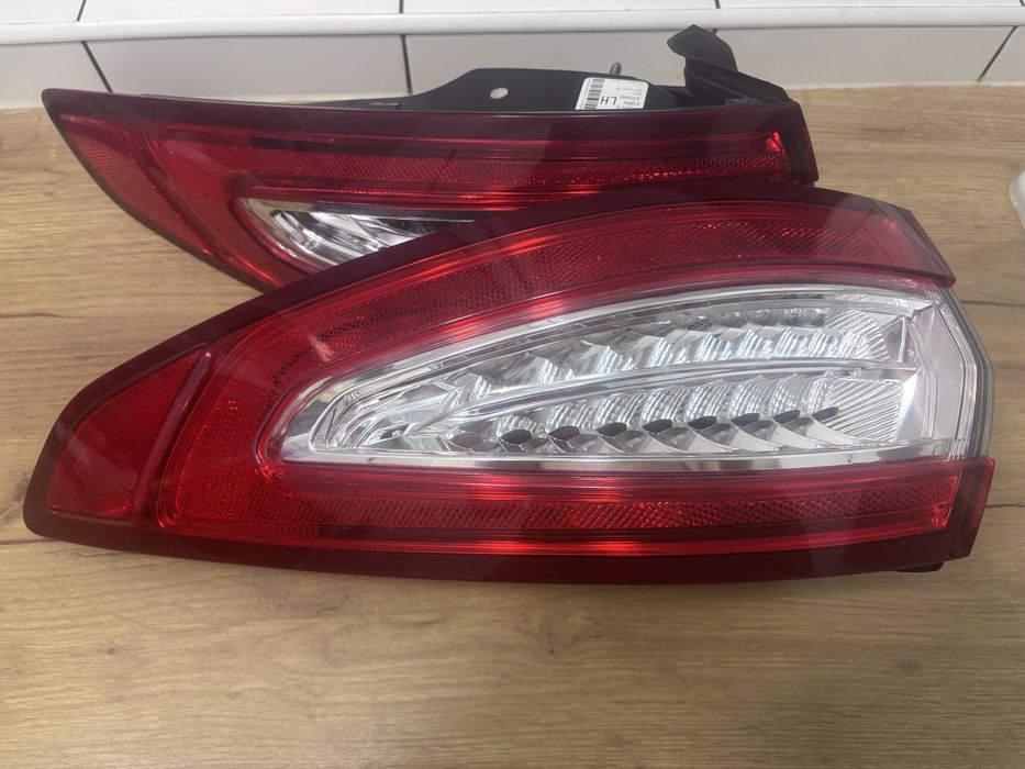 Обмін задніх ліхтарів  з жовтими поворотами Ford Fusion 2012-2016