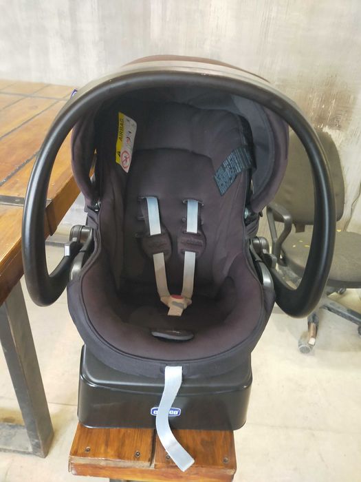 Автокрісло дитяче Chicco від 0 kg.