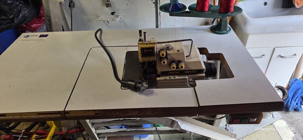 Maszyna do szycia owerlok