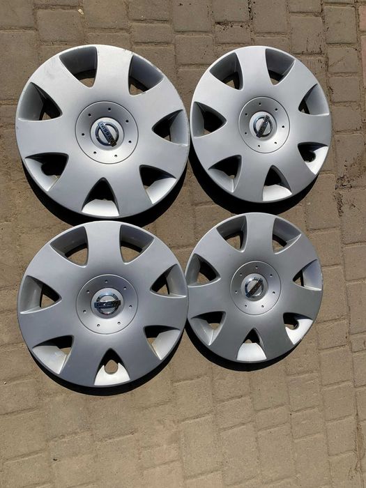Диски  R16, 5x114,3, ET 40, DIA 66,1 з оригінальними ковпаками Nissan