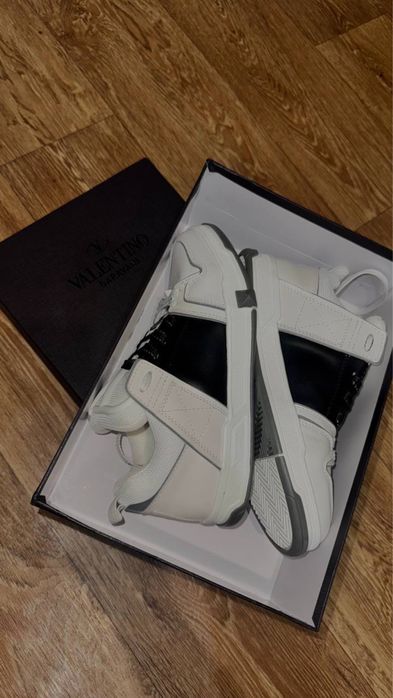 Кросівки Valentino