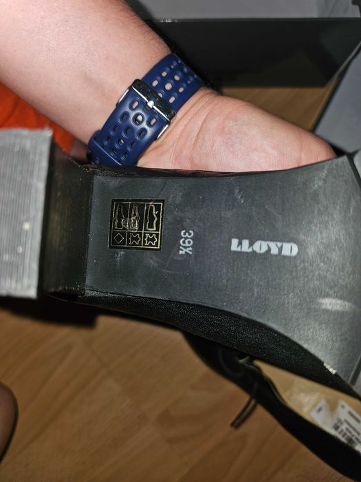 Półbuty na obcasie Lloyd 39 czarne skórzane