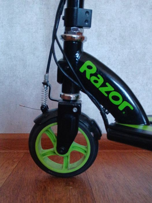 Дитячий електросамокат Razor Power core e90