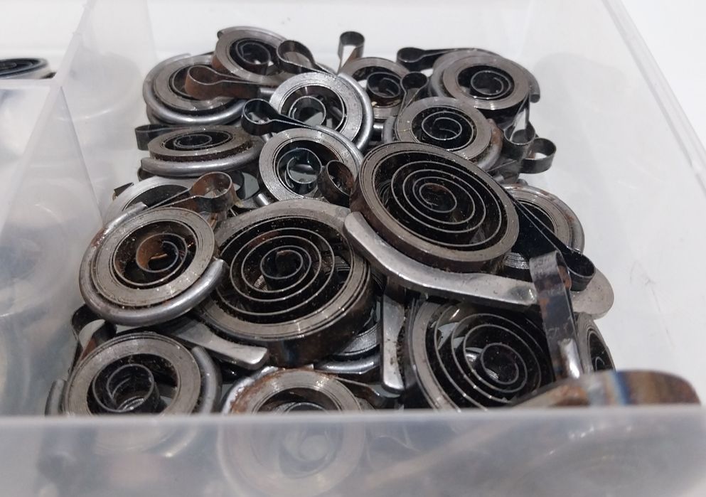 Caixa com cordas de Relógios para Relojoeiros