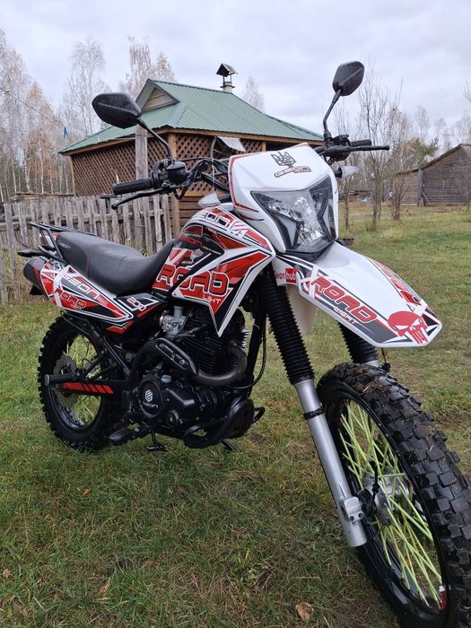 Стоїть нова резина на фото стара