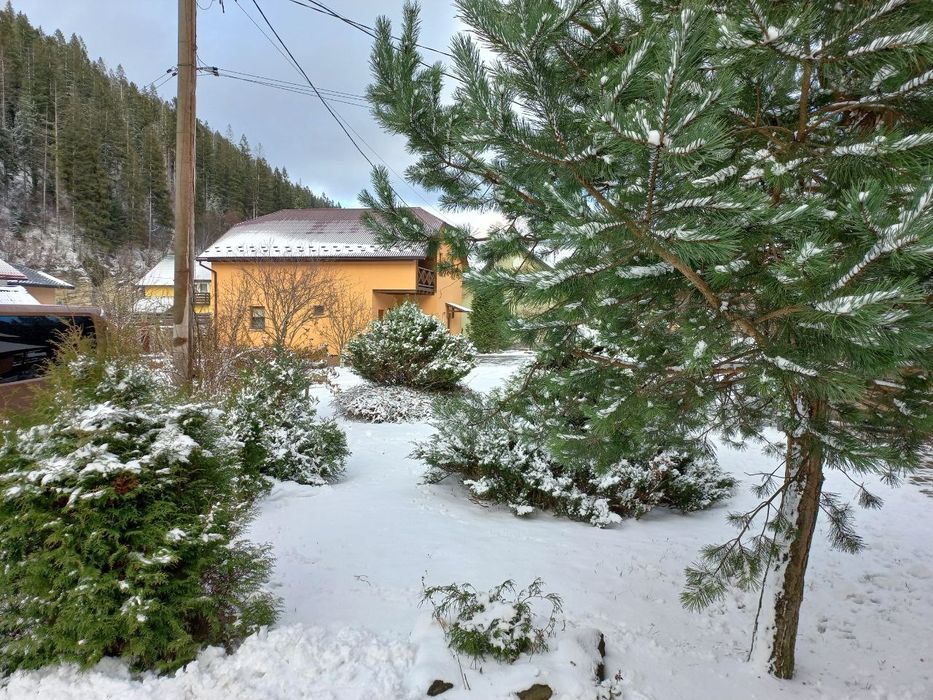 Будинок  у Карпатах Славськ,до 12ть осіб ( «Захар Беркут»)
Біля витя