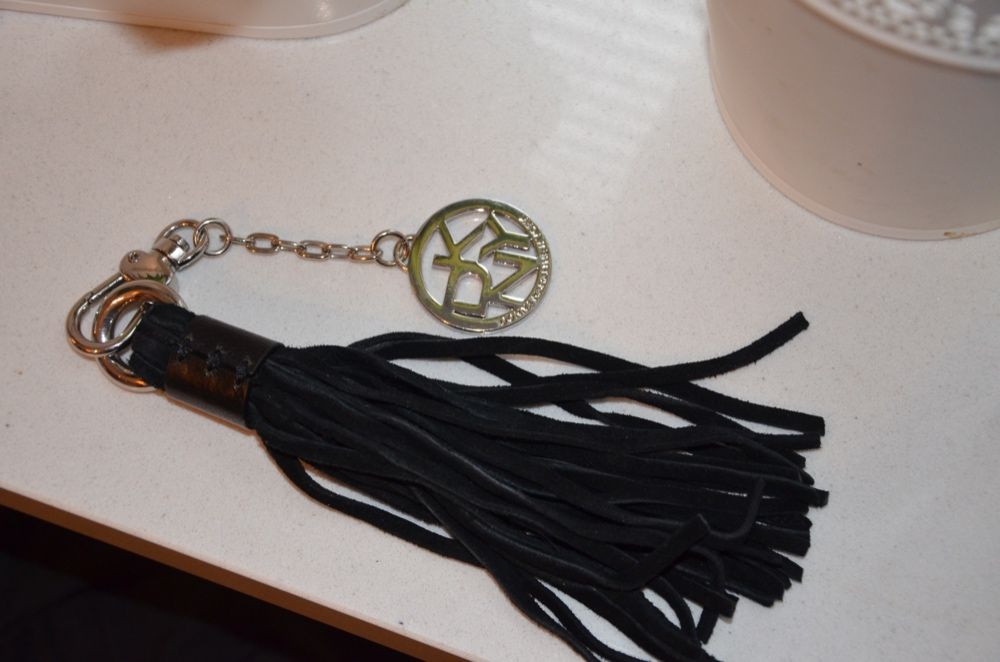 DKNY zawieszka brelok/przywieszka/ frędzle