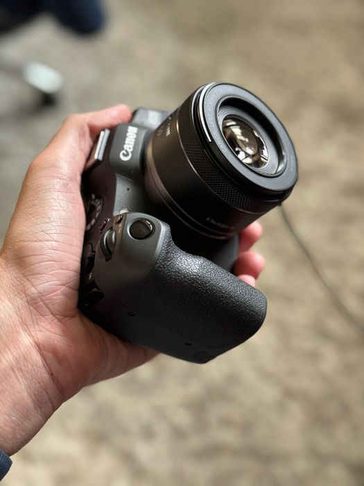 canon r8, лінзи 50 1.8, 28 2.8 бездзеркалка, офіційна, коробка