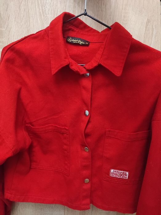 Джинсовая рубашка красная