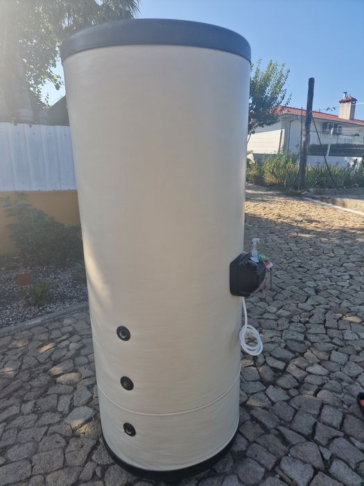 Termo acumulador de água quente  + máquina palletes