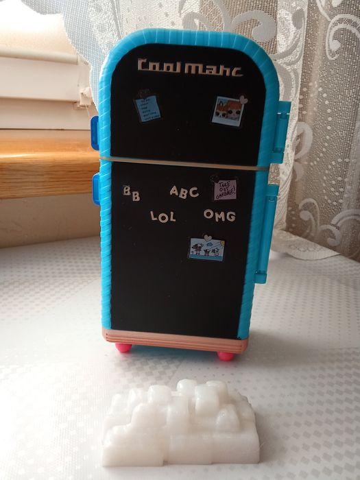 Холодильник лол mga оригінал з поличками і льодом