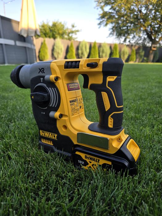 Перфоратор DeWalt DCH273