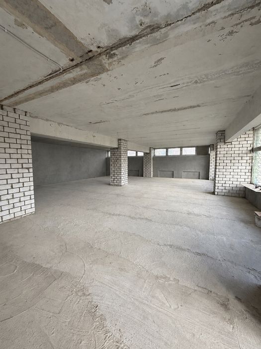 Продам приміщення 690 м2, з ділянкою 48сот, 15 км від Бердичева