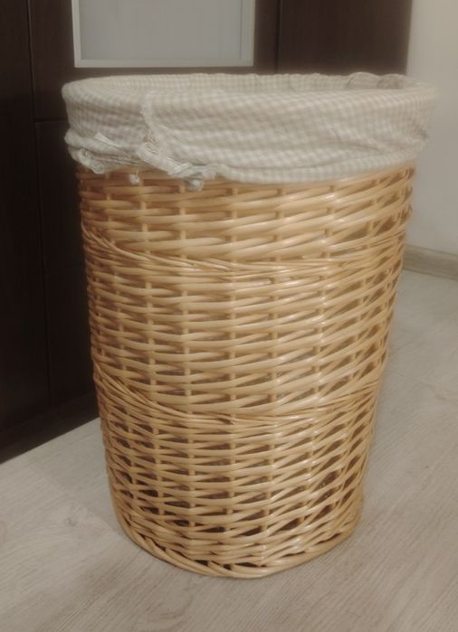 Duży wiklinowy kosz