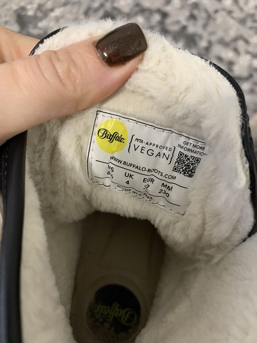 Зимові стильні черевики на високій підошві