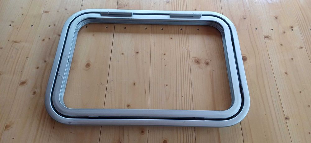 Drzwiczki serwisowe schowek przyczepa kempingowa kamper