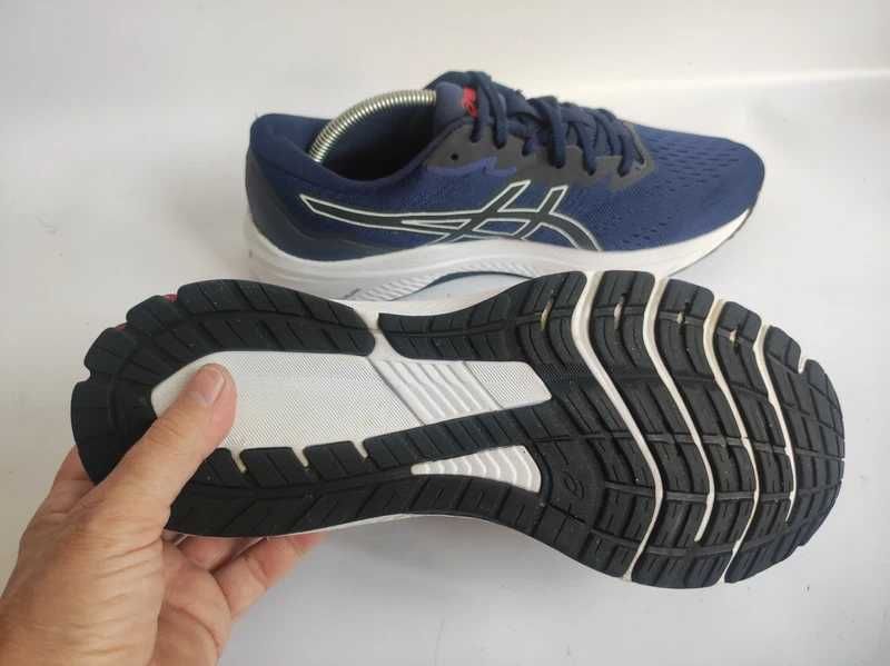 - Asics GT 1000 11 - Buty do biegania r. 44