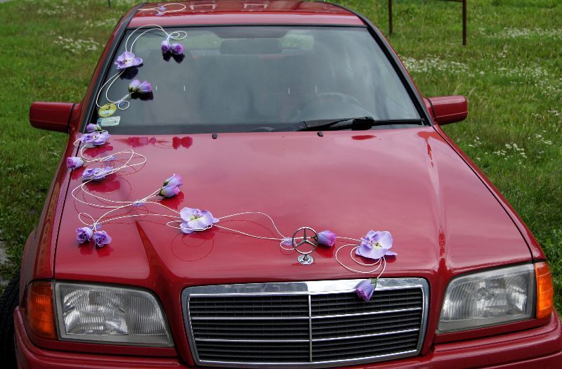 Dekoracja samochodu do ślubu, ozdoby ślubne i weselne