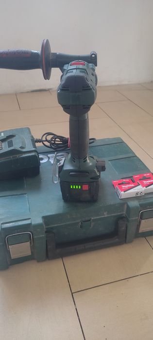 Шуруповерт Metabo BS LTX 18 impuls  Bosch gsr 120