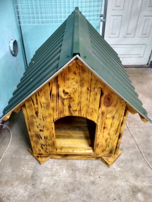 Собача будка  дерев'яна