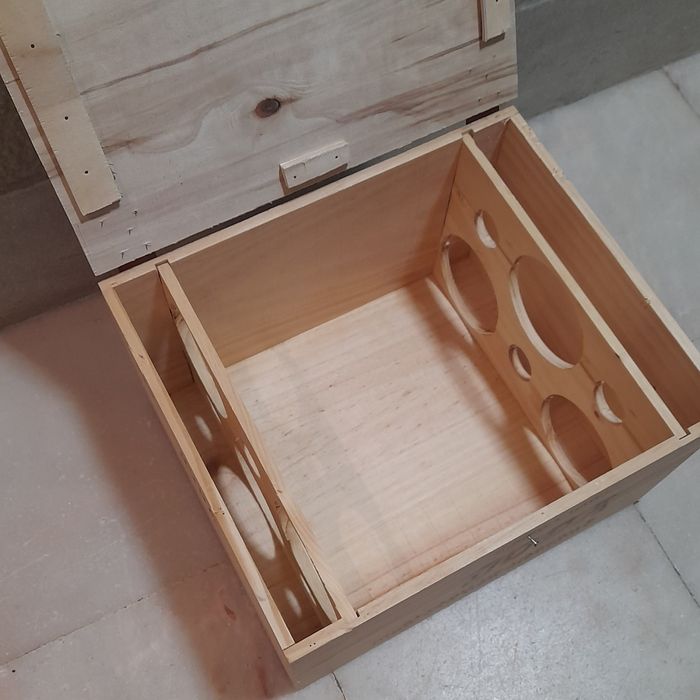 Caixa para vinhos ou arrumos