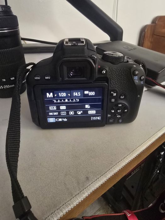 Canon EOS 800D + Kit Completo 18-55mm  + 4 Baterias + Carregador + Bolsa