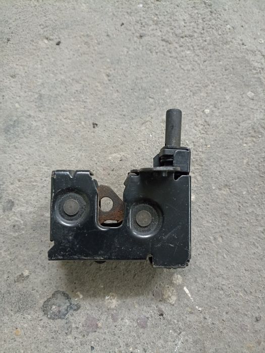 Prawy zamek maski BMW e65
