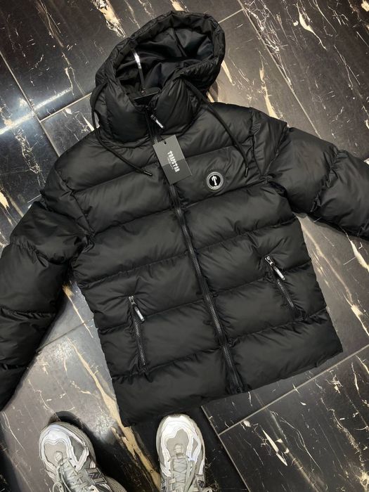 Зимова куртка від бренду Trapstar з матовою плащівкою.