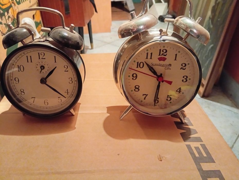 Zegar budzik dwie sztuki