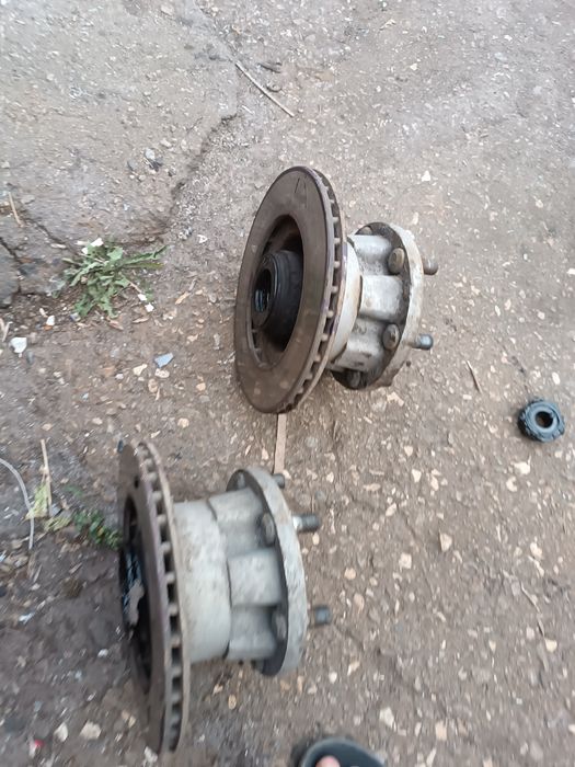 Продам передние тормозные диски со ступицами на Газель